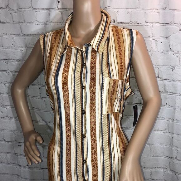 No Boundaries Sleeveless Striped Shirt Dre… - Picture 2 of 10